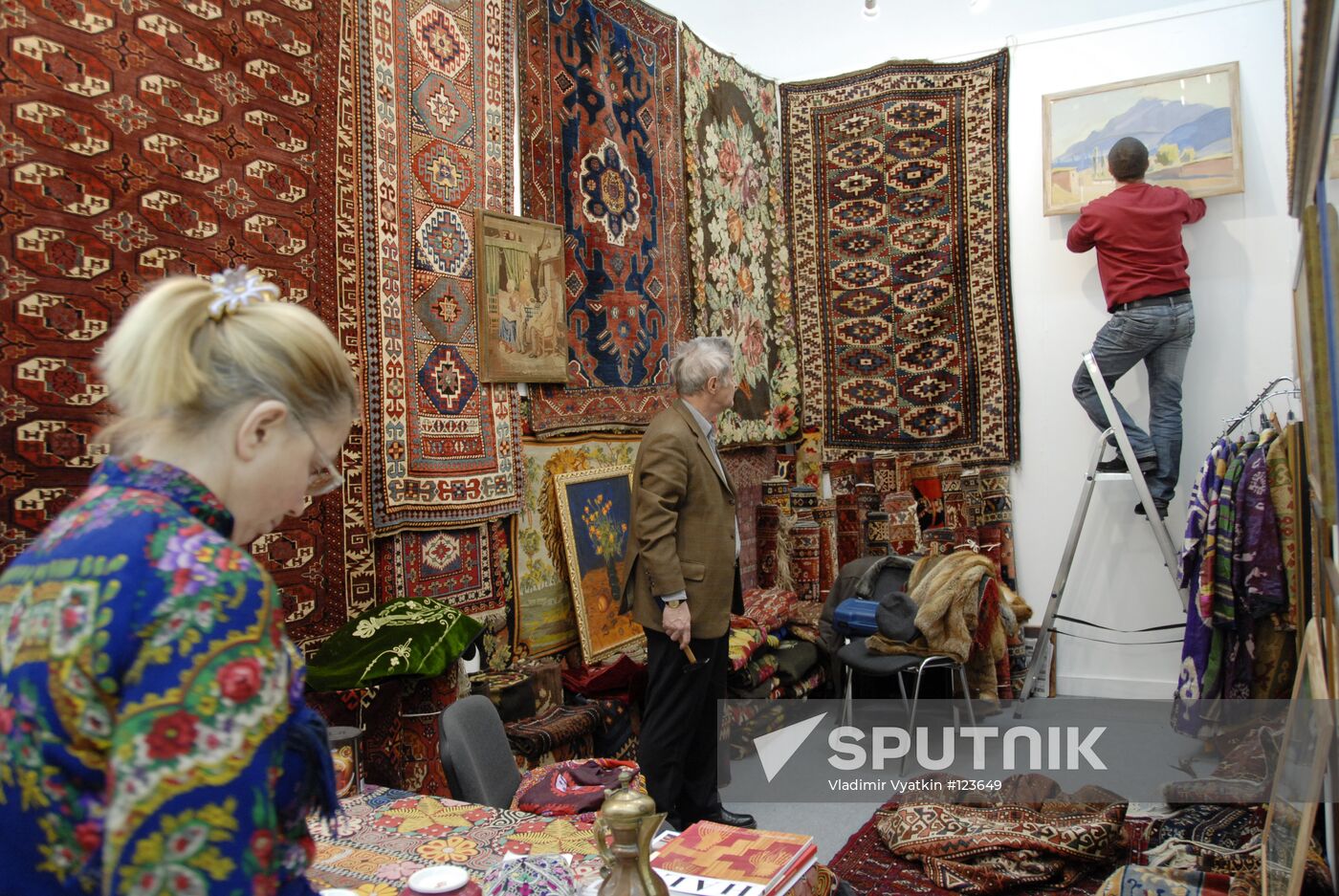 ANTIQUARIAN SHOW CARPETS