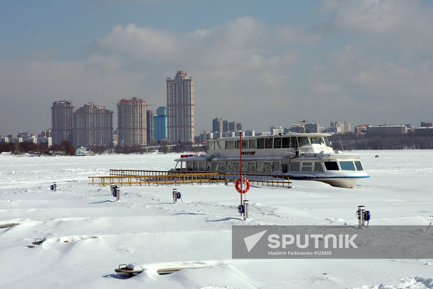WINTER MOTOR SHIP APARTMENT HOUSES MOSCOW