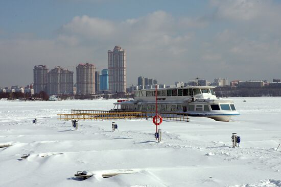 WINTER MOTOR SHIP APARTMENT HOUSES MOSCOW