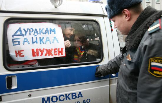 POLICE DISPERSES ENVIRONMENTALIST HAPPENING