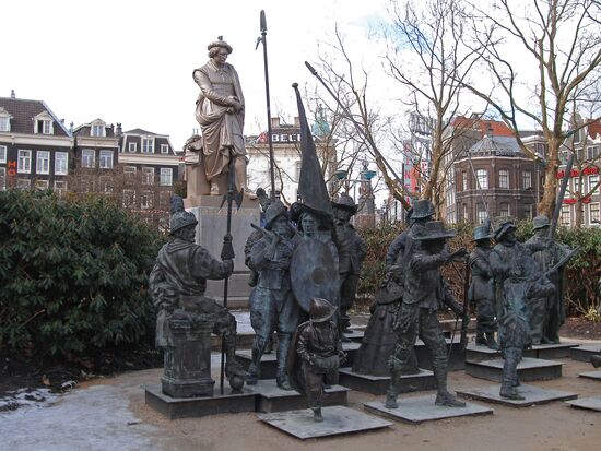 REMBRANDT "NIGHT WATCH" STATUES