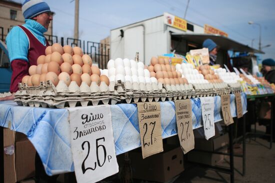 SELLING EGGS