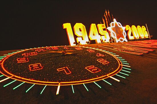 FLOWER CLOCK ON POKLONNAYA HILL