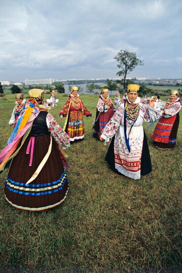 FOLK GROUP