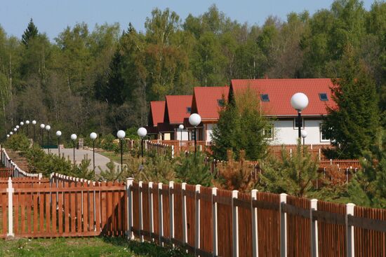 COTTAGES UNDER CONSTRUCTION 