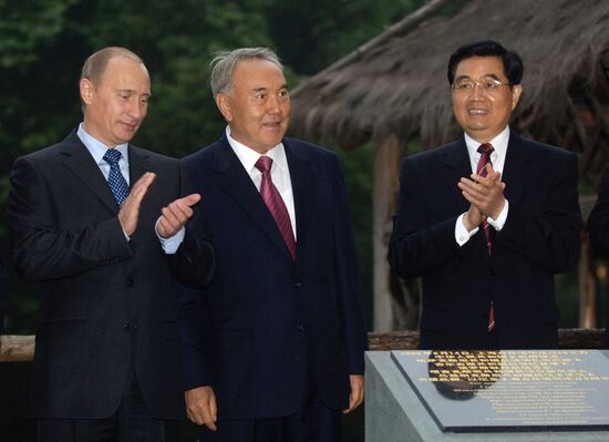 PUTIN, NAZARBAYEV AND HU JINTAO