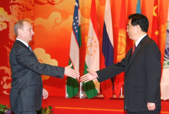 VLADIMIR PUTIN AND HU JINTAO