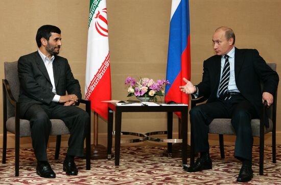 MAHMUD AHMADI-NEJAD AND VLADIMIR PUTIN 