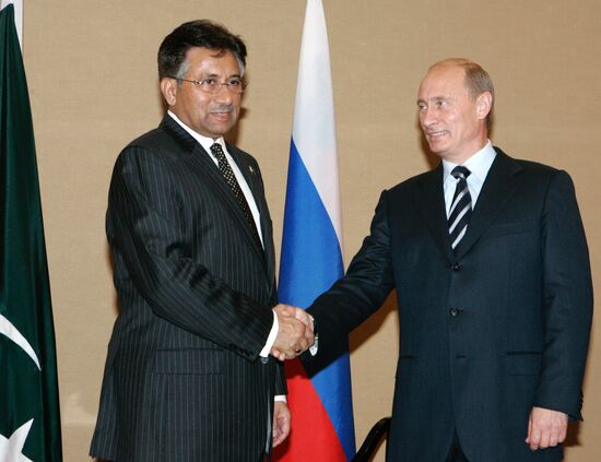 PERVEZ MUSHARRAF AND VLADIMIR PUTIN