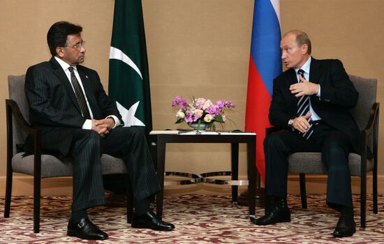 PERVEZ MUSHARRAF AND VLADIMIR PUTIN 