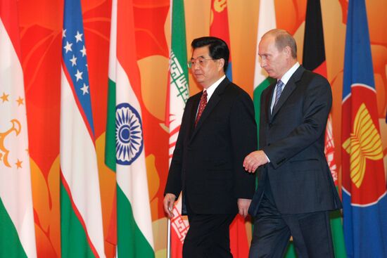 HU JINTAO AND VLADIMIR PUTIN