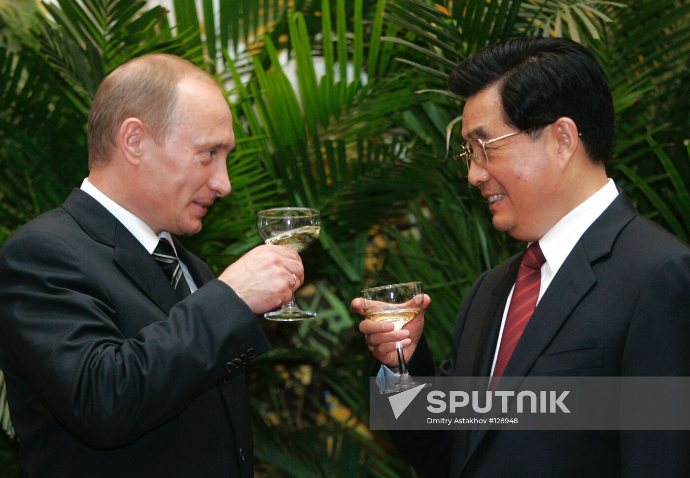 VLADIMIR PUTIN AND HU JINTAO