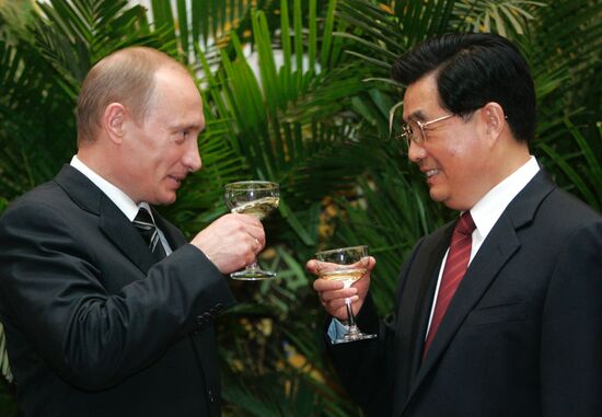 VLADIMIR PUTIN AND HU JINTAO