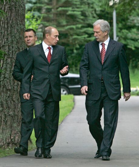 PUTIN GRYZLOV