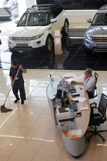 Car dealer's service department