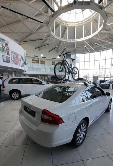 Car dealer's service department