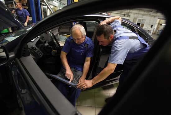 Car dealer's service department