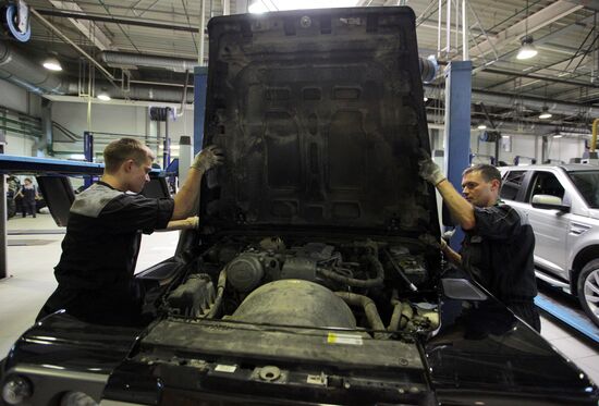 Car dealer's service department