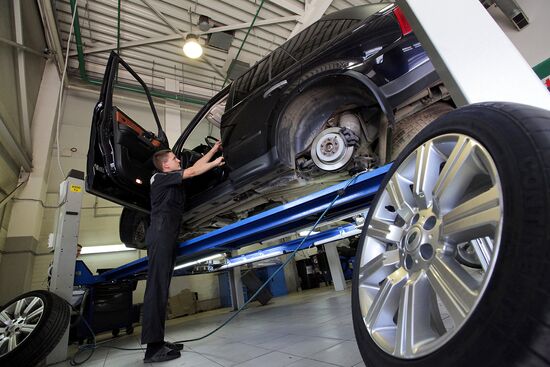 Car dealer's service department