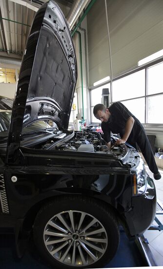 Car dealer's service department