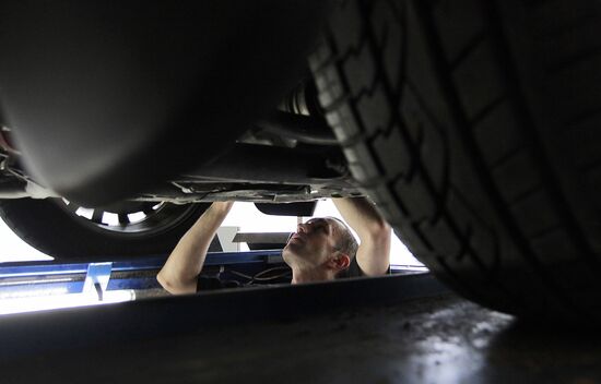 Car dealer's service department