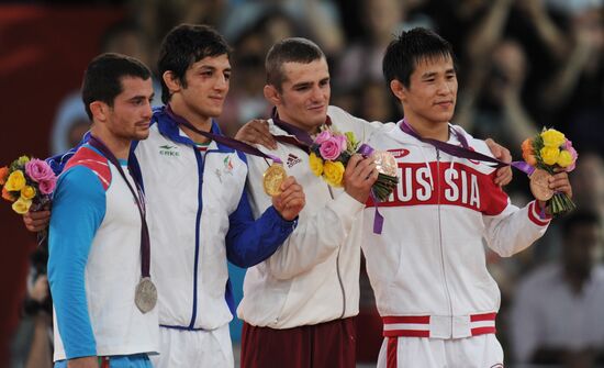 2012 Summer Olympics. Greco-Roman wrestling. Day 1