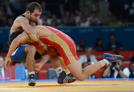 2012 Summer Olympics. Greco-Roman wrestling. Day 1