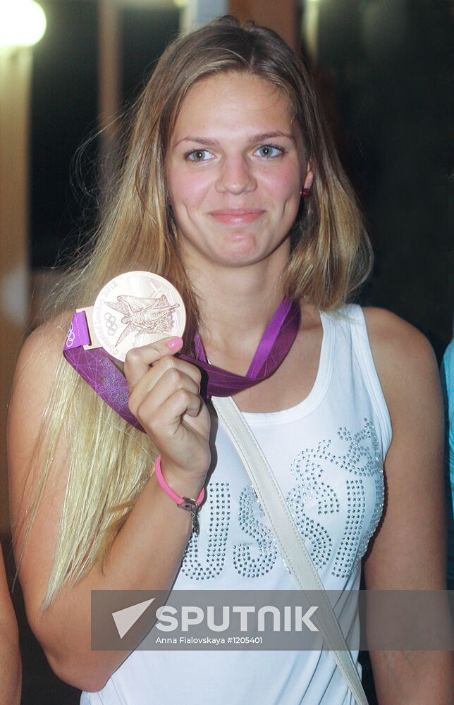 Olympic winners Yefimova, Korobeinikova welcomed at home