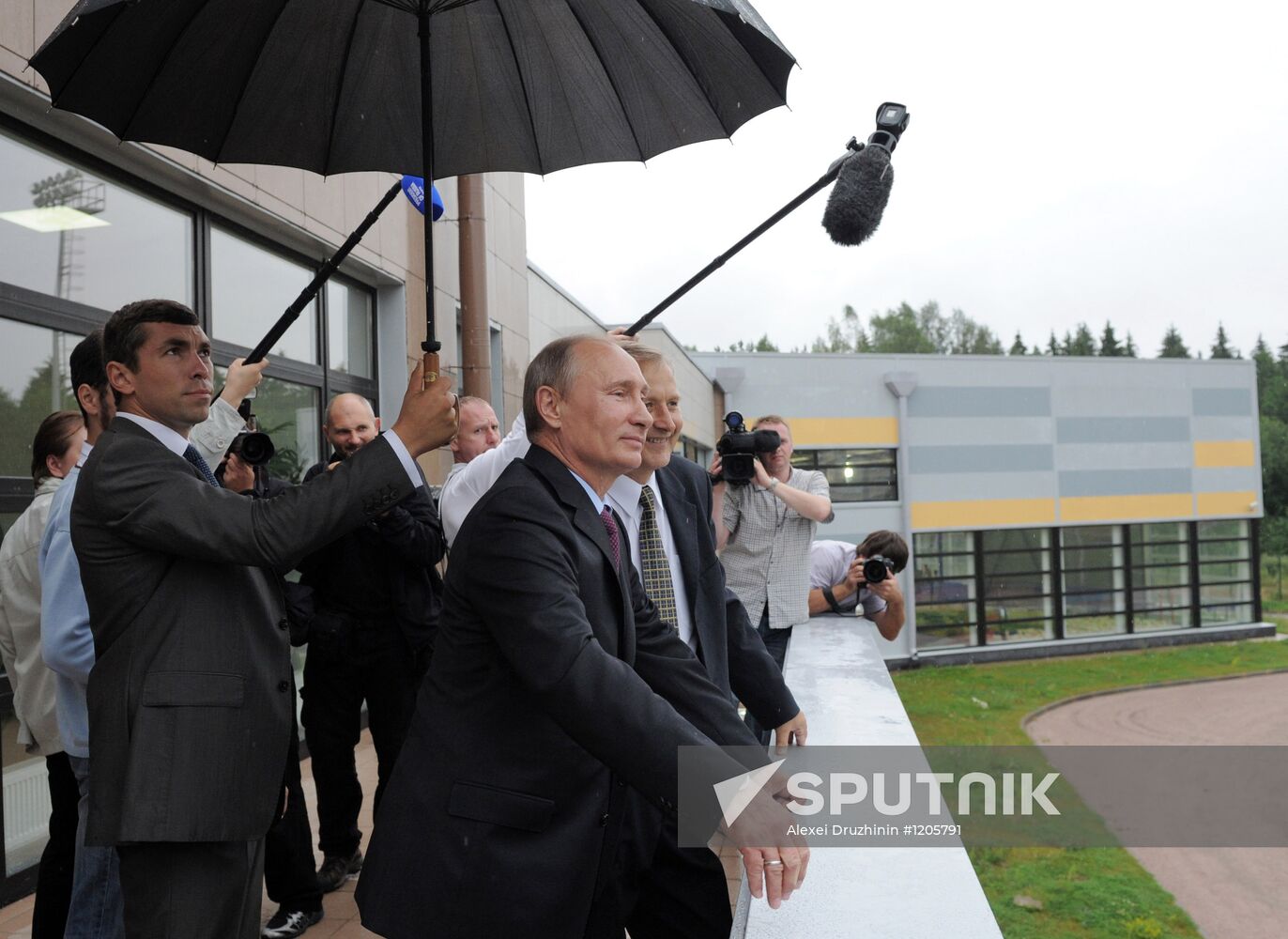 Vladimir Putin visits children's Zerkalny Center