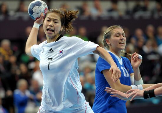 Olympics 2012 Women's Handball. Russia vs. South Korea