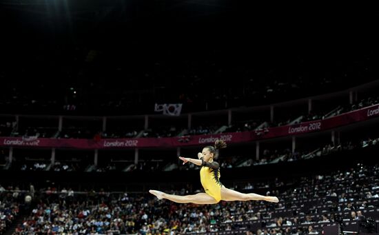 2012 Summer Olympics. Gymnastics. Woman. Balance beam