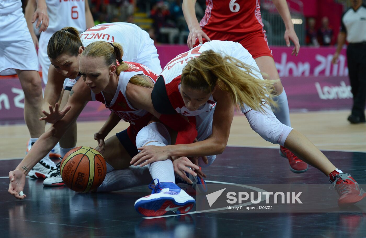 Olympics 2012 Women's Basketball. Turkey vs. Russia