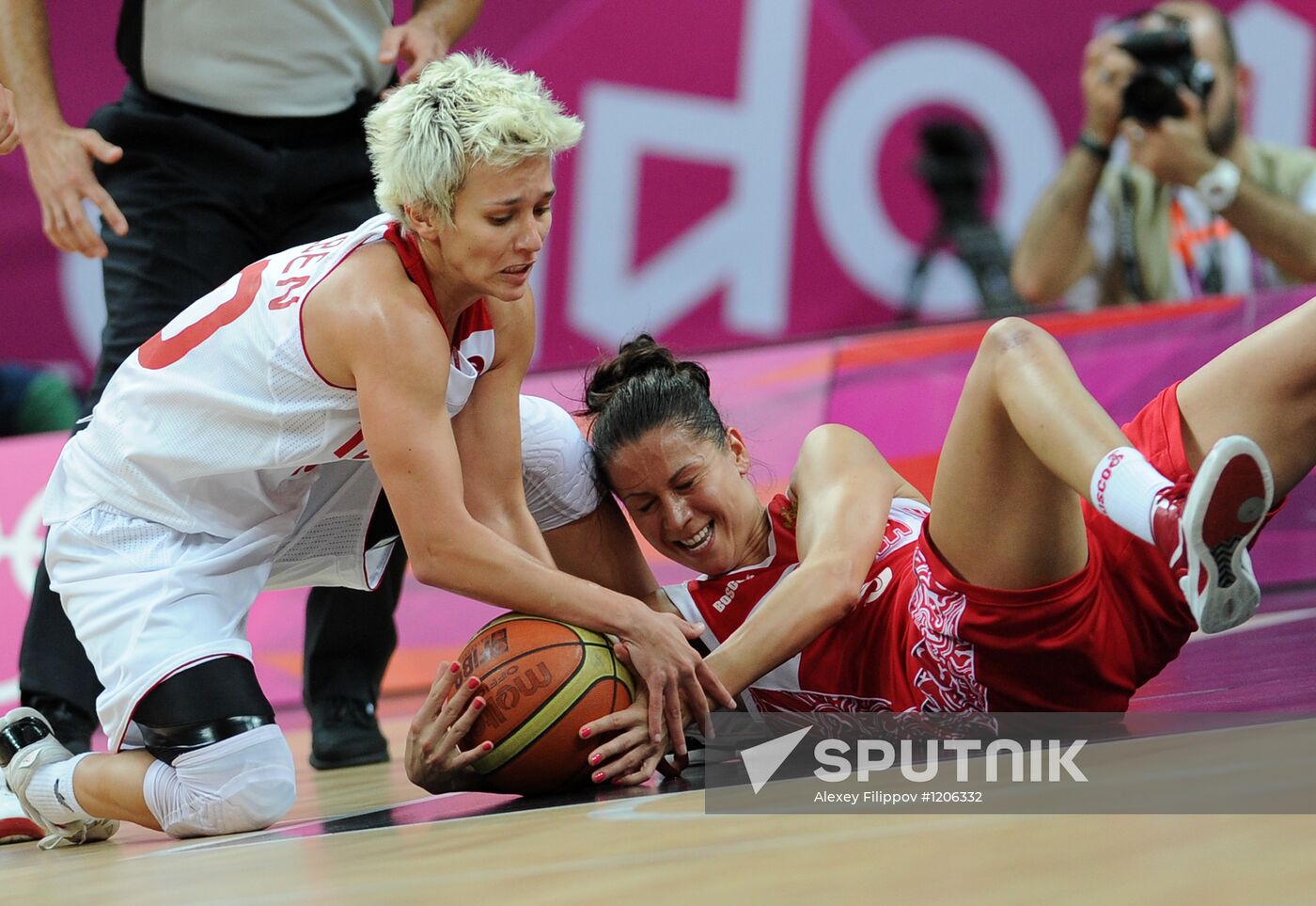 Olympics 2012 Women's Basketball. Turkey vs. Russia