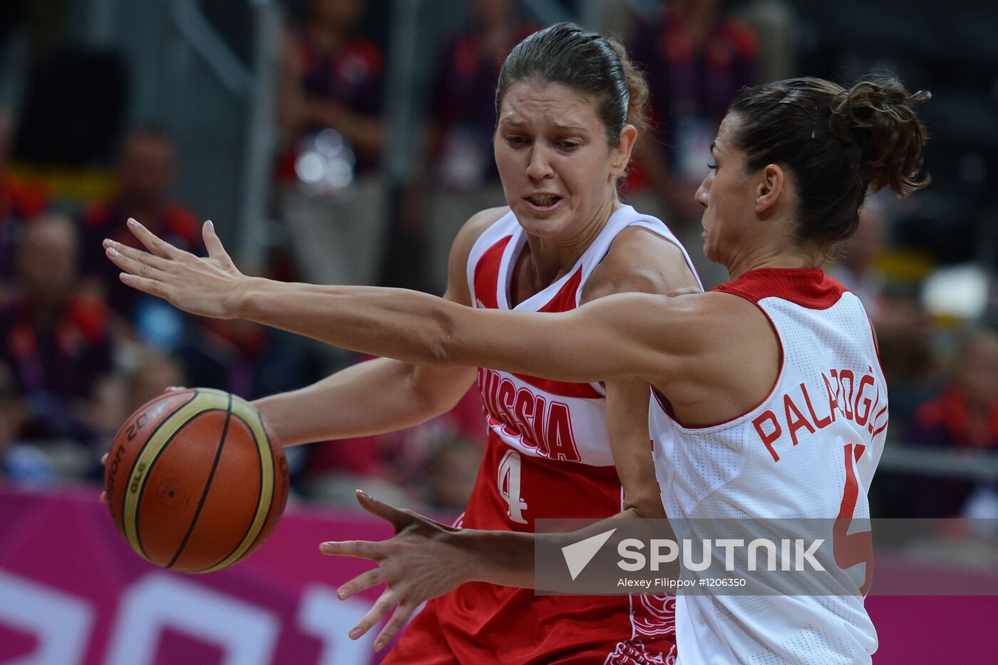 Olympics 2012 Women's Basketball. Turkey vs. Russia