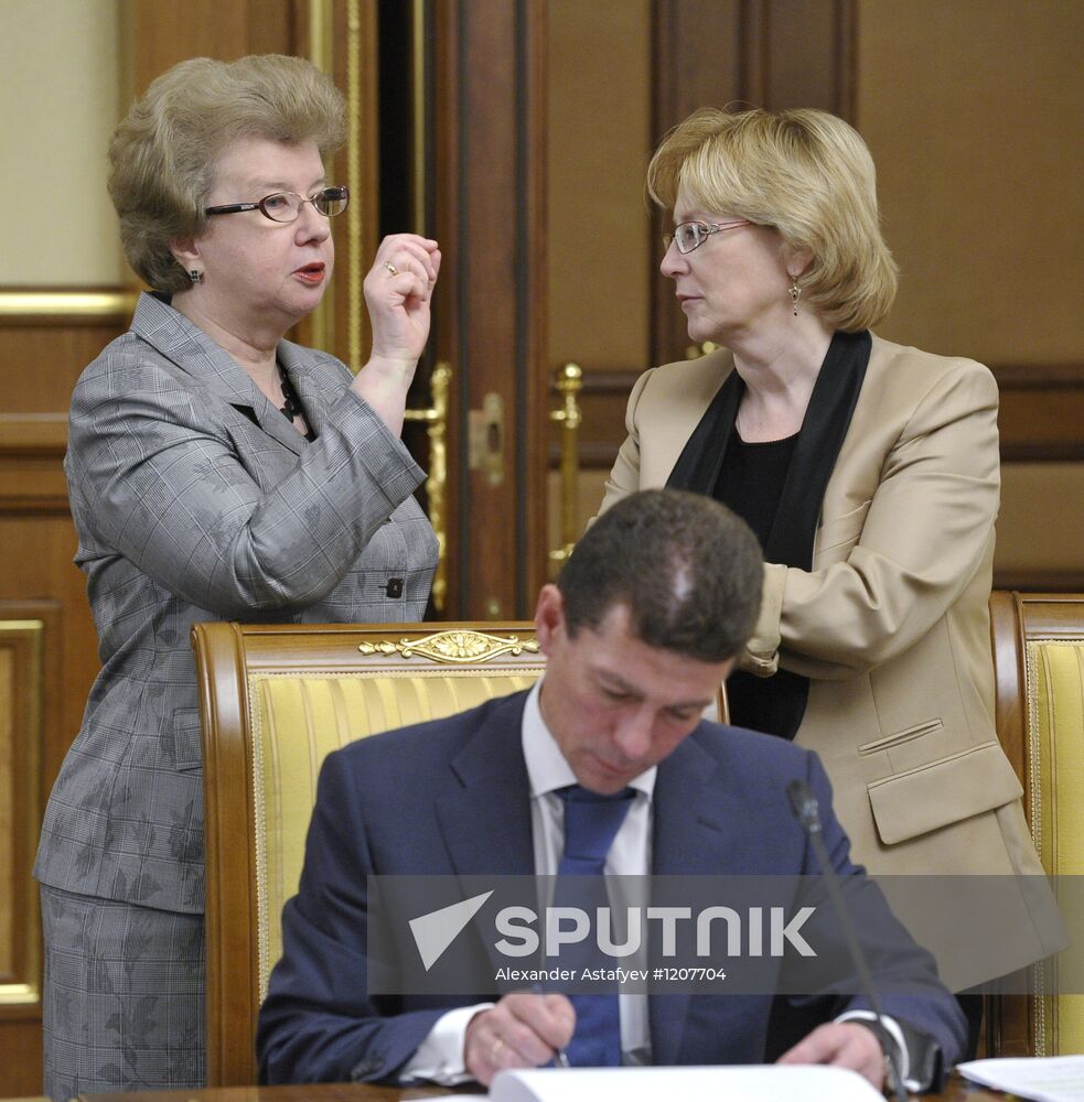 Dmitry Medvedev chairs Russian Government meeting