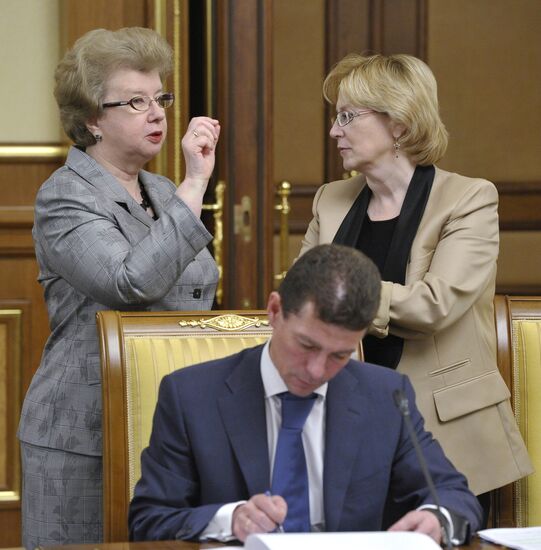 Dmitry Medvedev chairs Russian Government meeting
