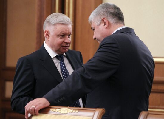 Dmitry Medvedev conducts government meeting