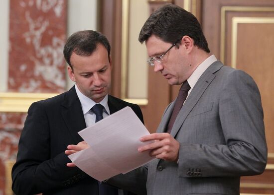 Dmitry Medvedev conducts government meeting