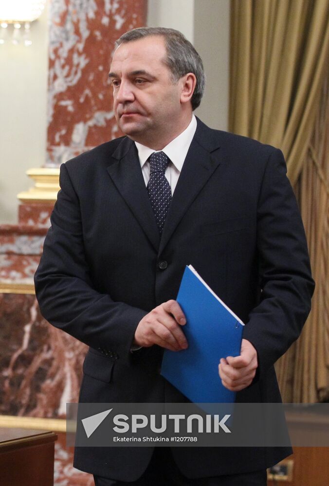 Dmitry Medvedev conducts government meeting