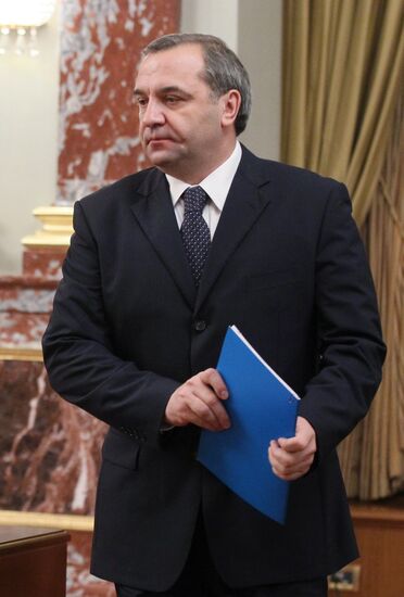 Dmitry Medvedev conducts government meeting