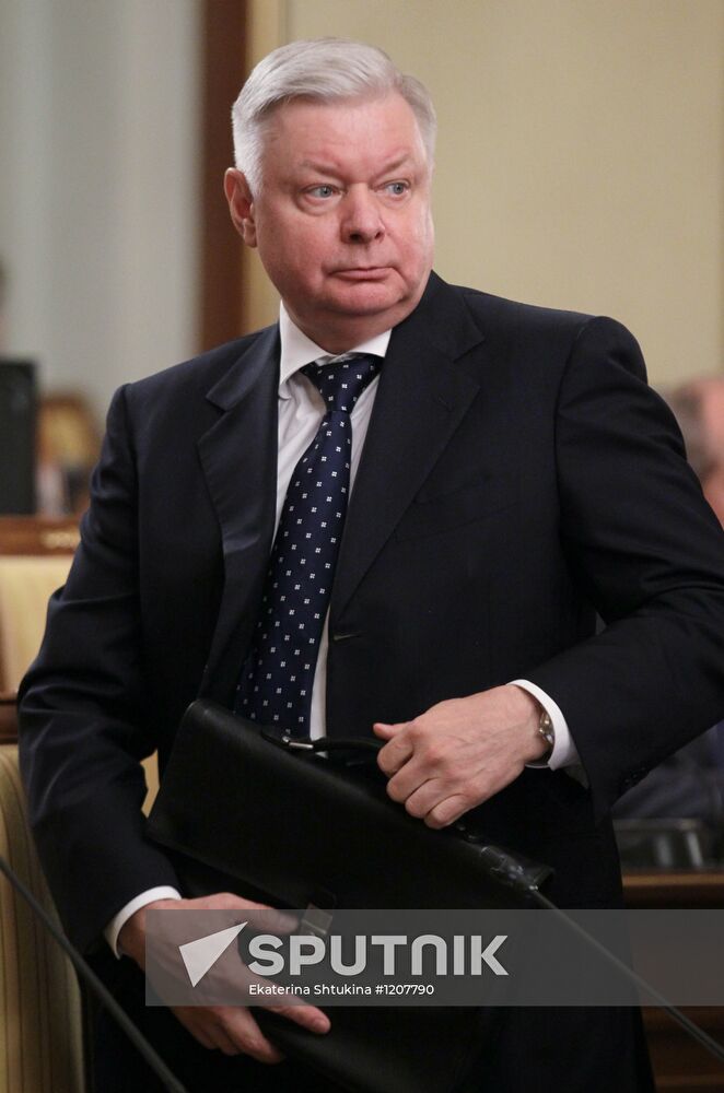Dmitry Medvedev conducts government meeting
