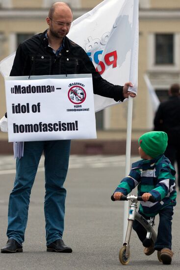 Protests ahead of Madonna's concert in St. Petersburg
