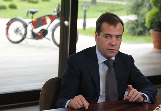Dmitry Medvedev meets with United Russia members