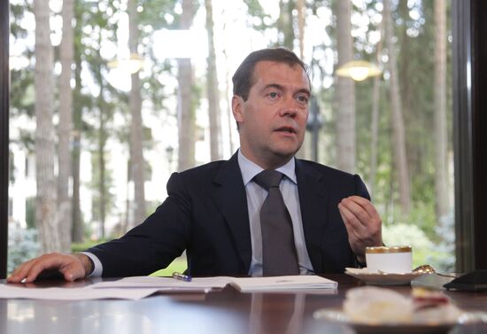 Dmitry Medvedev meets with United Russia members