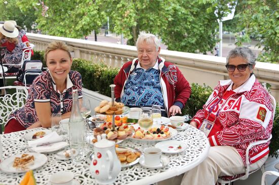 Guests of Bosco Club on Olympics' last day