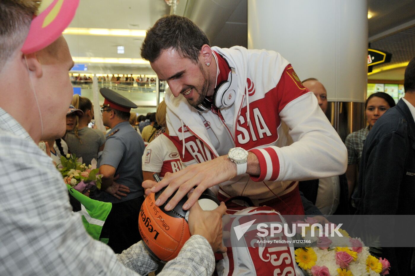 Russian national team arrives home from Olympic Games in London