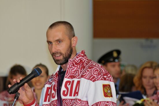 Russian national team arrives home from Olympic Games in London