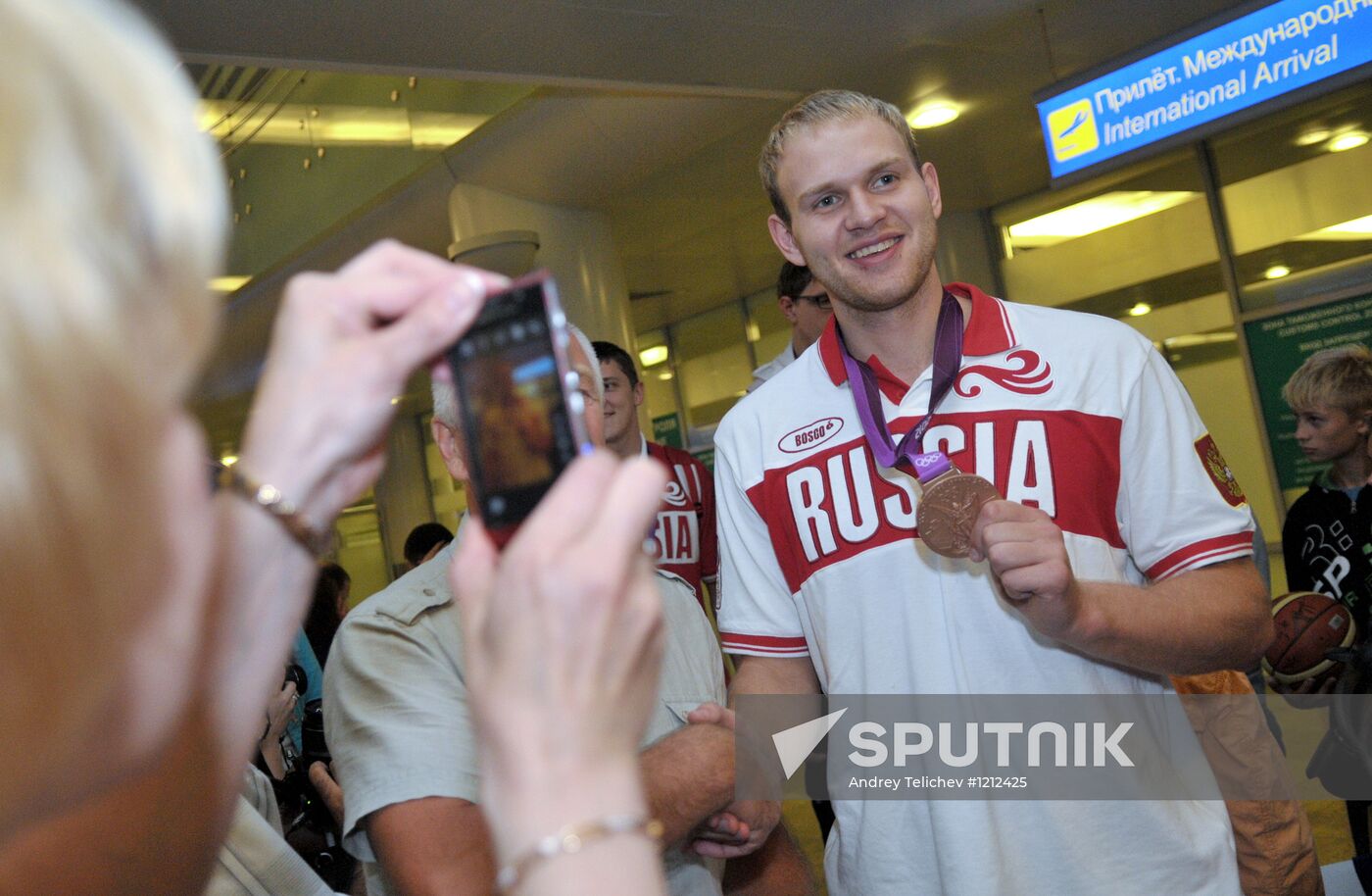 Russian national team arrives home from Olympic Games in London