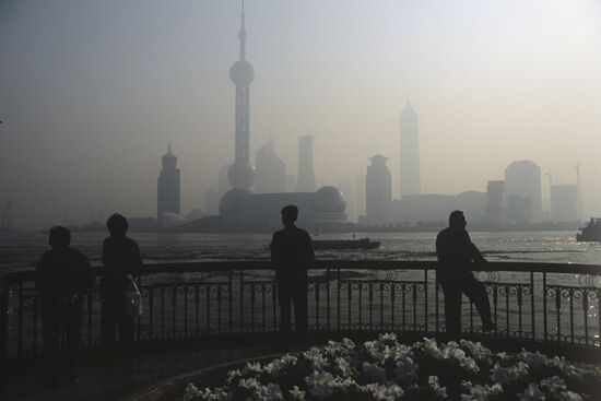 View of Shanghai's TV tower "Oriental Pearl"