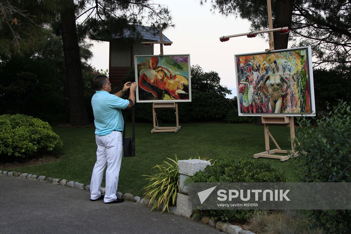 Andrei Sharov's painting exhibition in Japanese Garden in Monaco